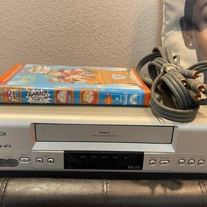 Magnavox MVR650MG/17 4-Head Hi-Fi VHS Video Cassette Recorder no remote